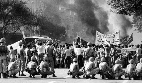 مرور خاطرات انقلابی پایتخت با برگزاری تورهای تهرانگردی